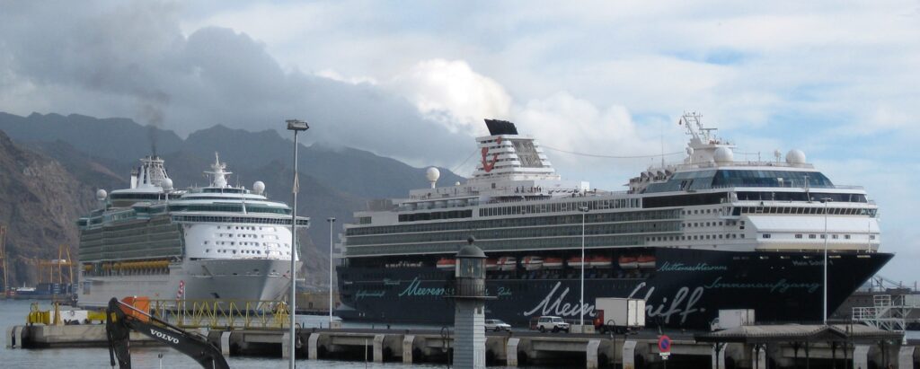 Crucero en el puerto de Tenerife Islas Canarias