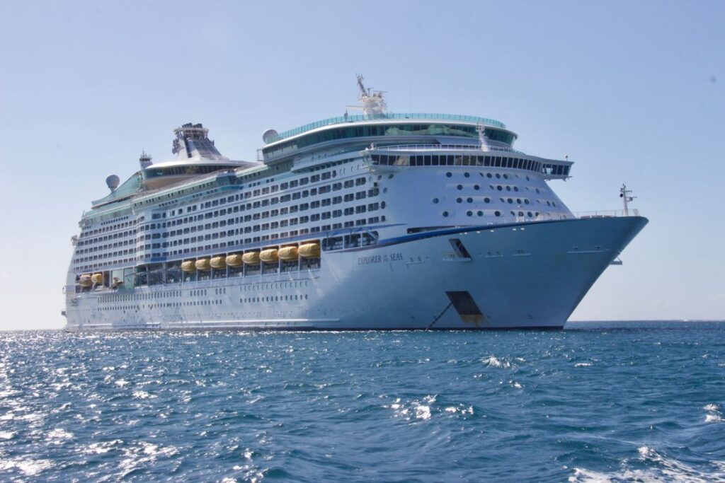 Crucero Costa navegando por el Mediterráneo