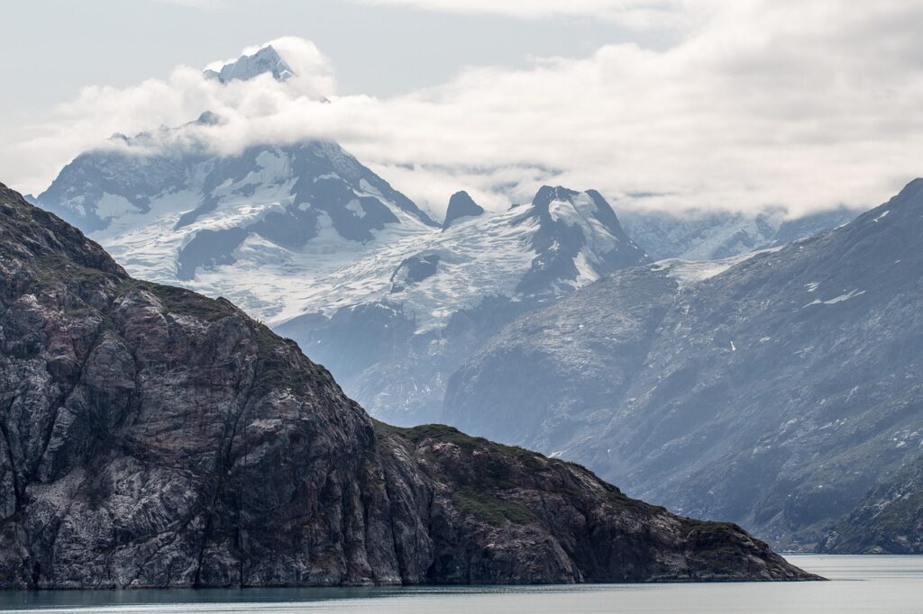 Glaciar y montañas de Alaska 2026