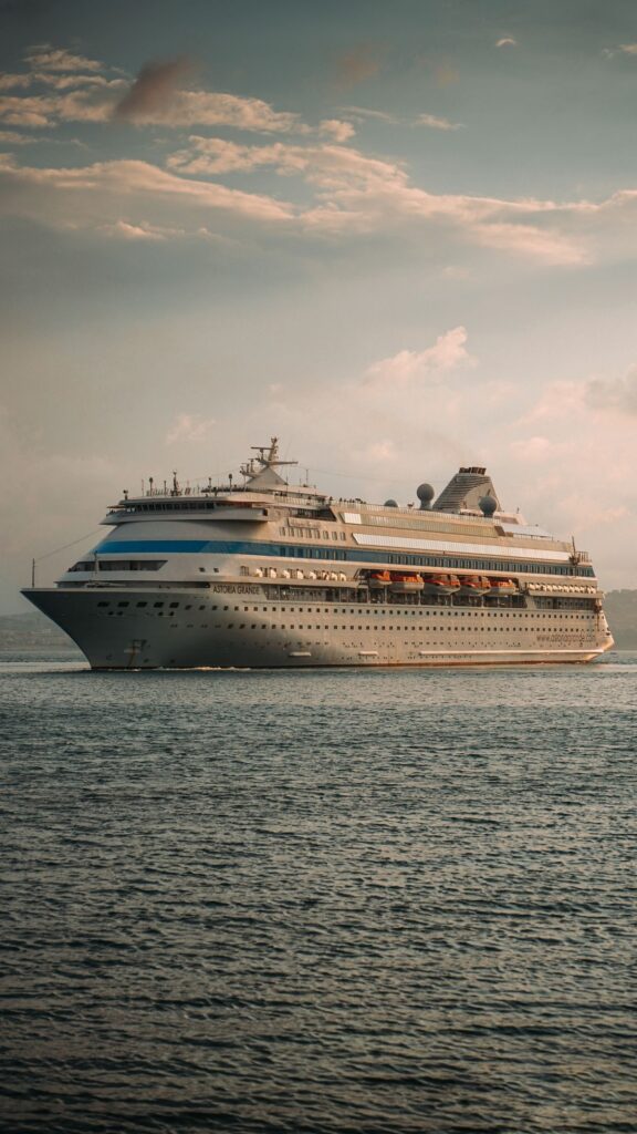 Crucero navegando el Mediterráneo en 2026 ofertas baratas temporada baja