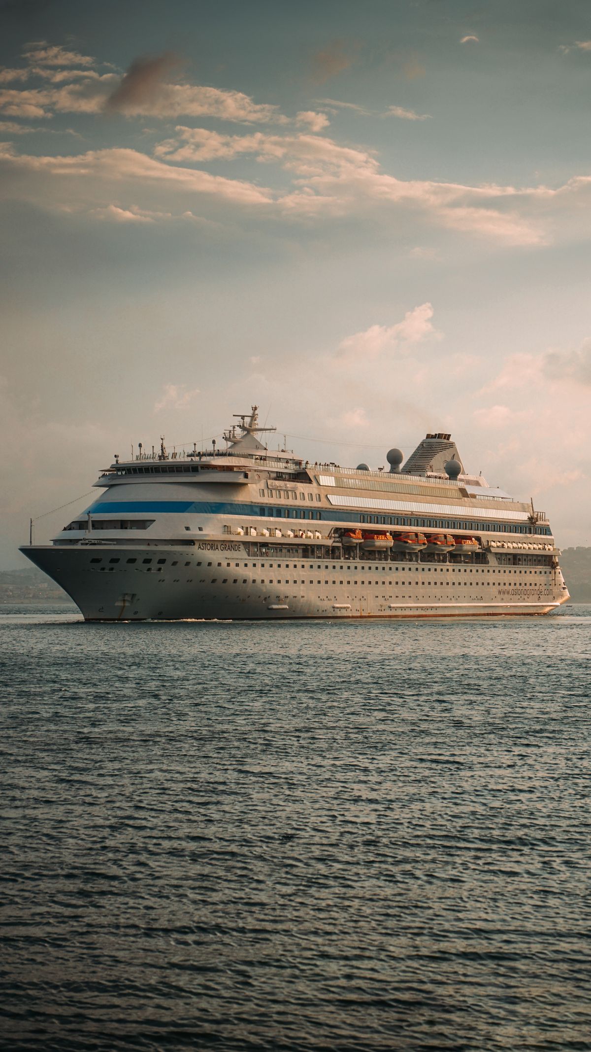 Crucero navegando el Mediterráneo en 2026 ofertas baratas temporada baja