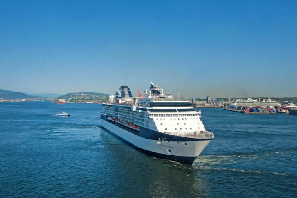 Crucero navegando el Atlántico desde el Puerto de Santa Cruz de Tenerife Islas Canarias 2026
