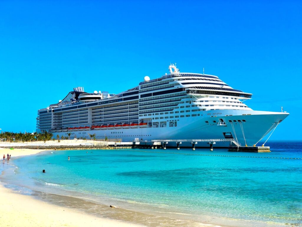 Crucero navegando por el Mediterráneo en otoño 2026 - septiembre octubre noviembre