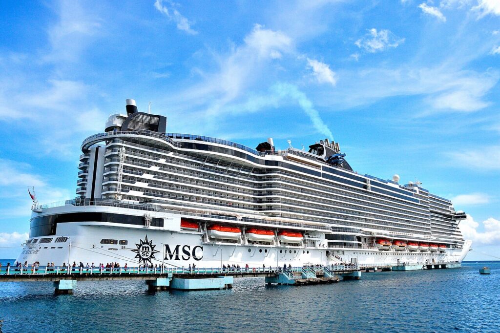 MSC Seascape de MSC Cruceros atracado en puerto