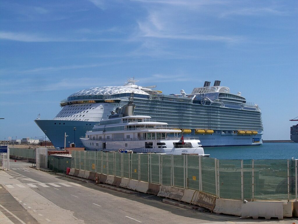 Crucero atracado en el puerto de Málaga