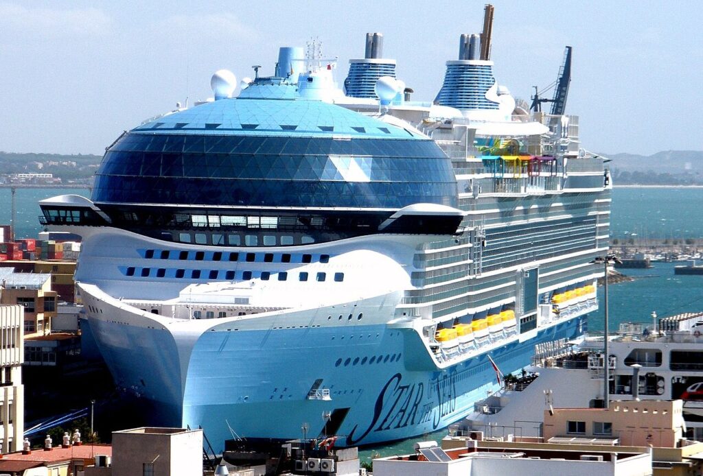 Star of the Seas de Royal Caribbean atracado en el puerto de Cádiz